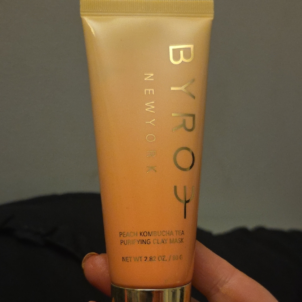 BYROE New York Peach Clay Mask - Peach/Gold Tube